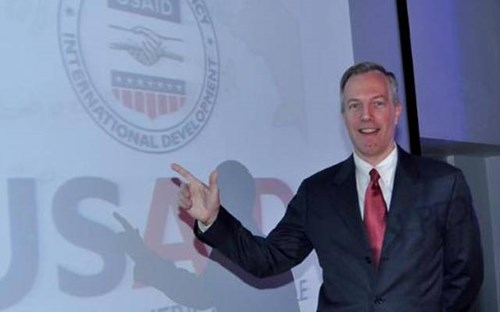 អ្នកកាន់ដំណែងជាឯកអគ្គរដ្ឋទូតអាមេរិកប្រចាំនៅវៀតណាមស្នើលុបចោលបទហាមប្រាមលក់អាវុធ